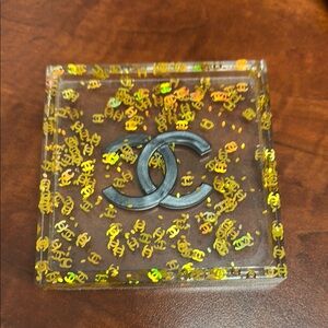 Decorative resin cup holder